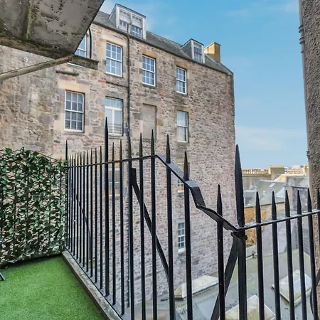 Old Town Romantic Getaway Apartment Edinburgh