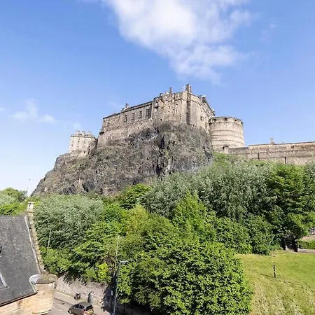 The Heart Of Old Town With Castle Views * Edinburgh