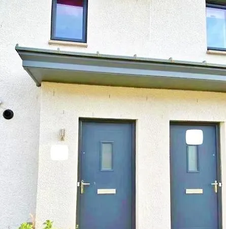 Semesterbostad 3 Bed House With Parking Near Airport *