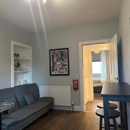 Comfortable One-bedroom Free Parking Space * Edinburgh