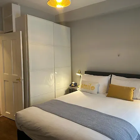 Comfortable One-bedroom Free Parking Space * Edinburgh