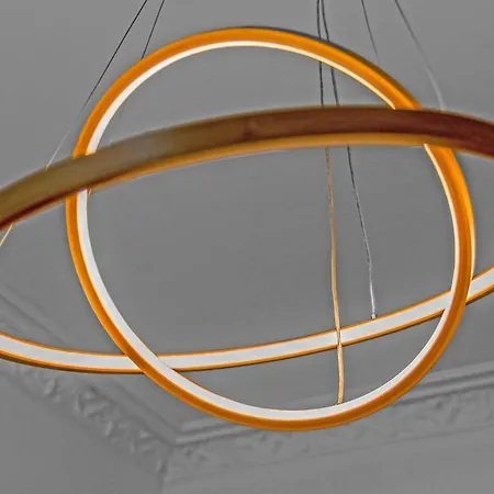 Centre - Tram - The Jameson אדינבורו