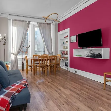 Free Parking | Centre | Sleeps 9 | 3 Bedrooms