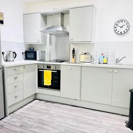 Modern City Centre Apartment * Edinburgh