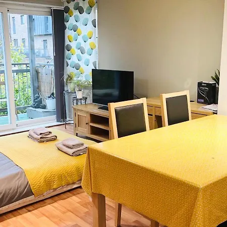 Spacious Retreat At Prime Location With Free Parking& Balcony