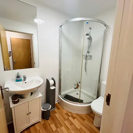 Spacious Retreat At Prime Location With Free Parking& Balcony