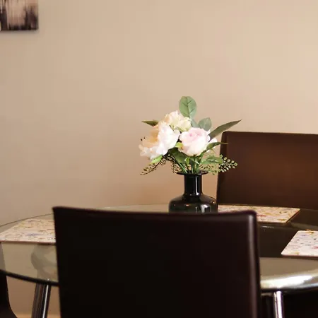 1 Bedrooms Flat In Haymarket, Heart Of Flat Sleeps 4