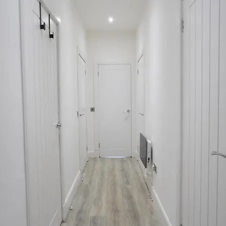 Apartment Ground Floor Flat With Patio And Hot Tub Near Murrayfield Stadium *
