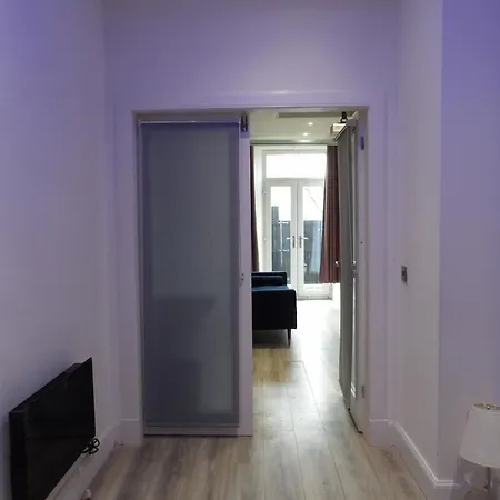 Ground Floor Flat With Patio And Hot Tub Near Murrayfield Stadium Apartment Edinburgh