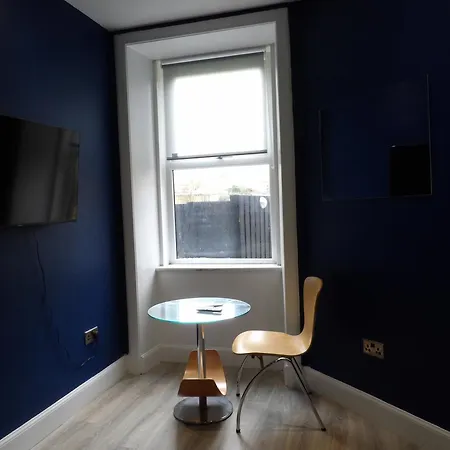 Ground Floor Flat With Patio And Hot Tub Near Murrayfield Stadium Apartment Edinburgh