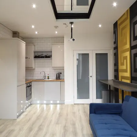 Ground Floor Flat With Patio And Hot Tub Near Murrayfield Stadium *