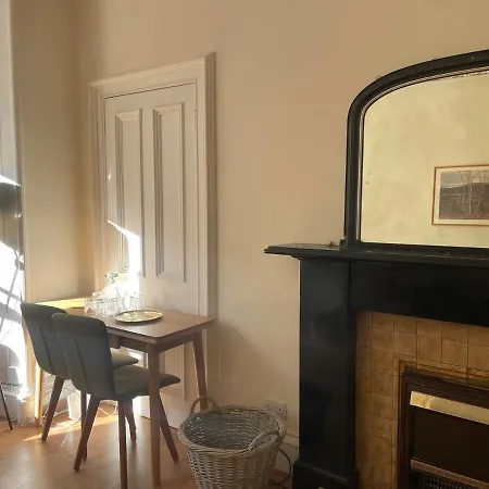 Large Flat In Chic Bruntsfield Apartment *