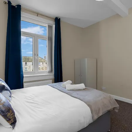 2 Bedroom In With 2 Free Parking Spaces Edynburg