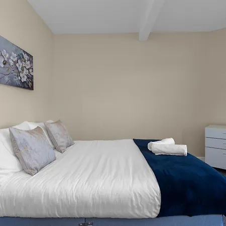 2 Bedroom In With 2 Free Parking Spaces Apartament Edynburg