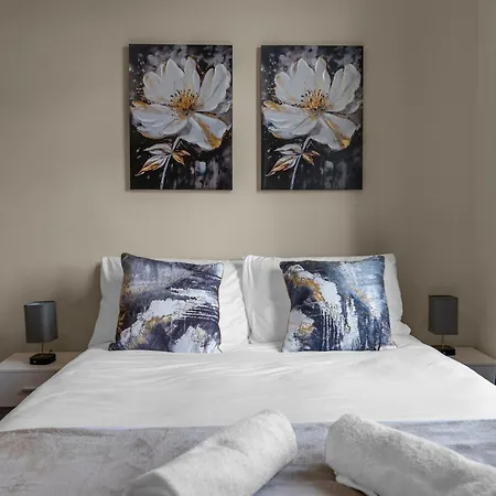 2 Bedroom In With 2 Free Parking Spaces Apartament