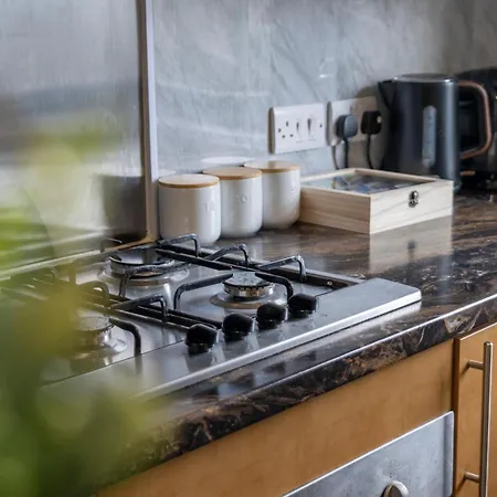 2 Bedroom In With 2 Free Parking Spaces Edynburg