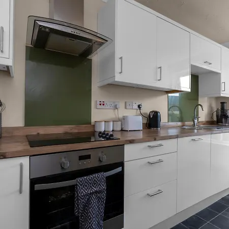 1 Double In Shared In With Free Parking