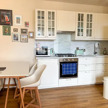 Bright Floor 2br In Morningside, Easy Centre Links, Close To And Royal Hospital *