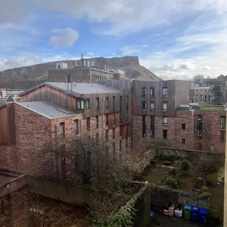 Crags View On The Royal Mile Edinburg
