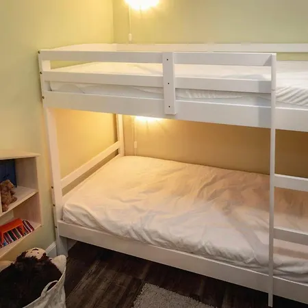 Bright Spacious Centre