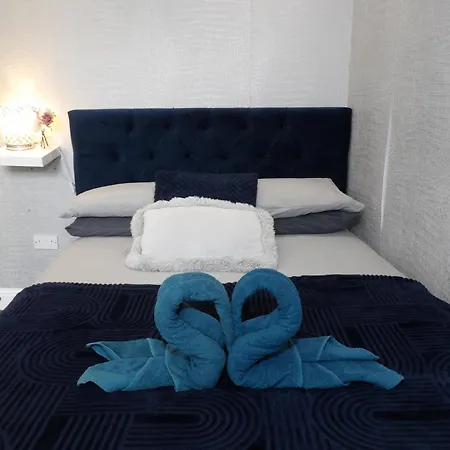 Apartment Convenience, Calm Comfort-- A Stylish One-bedroom Retreat Just 3 Stops From The Heart Of The *