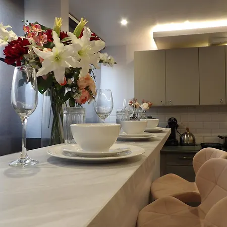 Convenience, Calm Comfort-- A Stylish One-bedroom Retreat Just 3 Stops From The Heart Of The