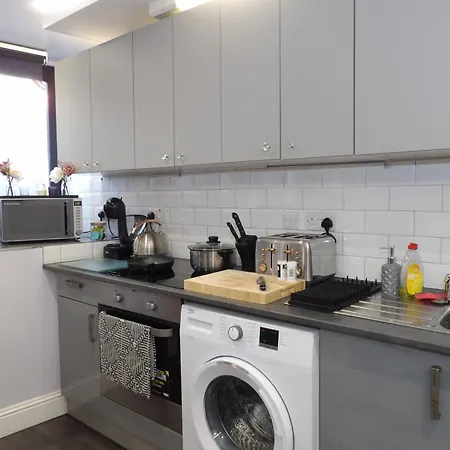 Apartment Convenience, Calm Comfort-- A Stylish One-bedroom Retreat Just 3 Stops From The Heart Of The