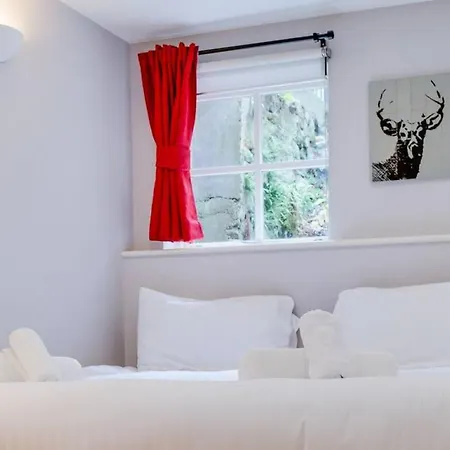 Joivy Warm & Welcoming Flat Near Castle شقة