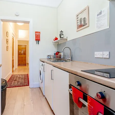 Beautiful Spacious Ground Floor Newington Flat * Edinburgh