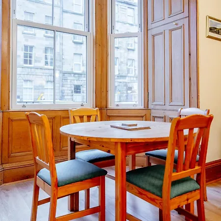 Beautiful Spacious Ground Floor Newington Flat 公寓 *