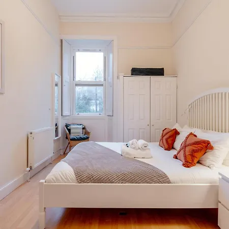Delightful Ground Floor Newington Flat Lägenhet