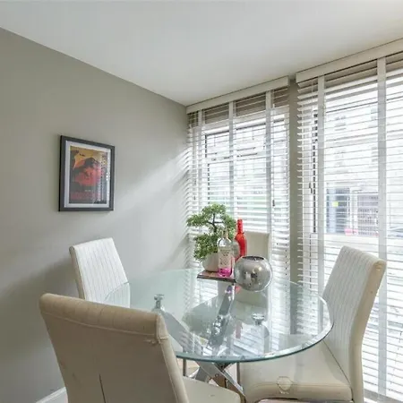 Modern Main Door Flat Center شقة إدنبرة