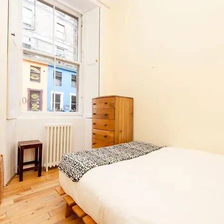 Joivy Charming Flat Near St Giles شقة إدنبرة