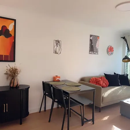 Apartment Stylish One Bedroom *