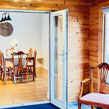 Floor With Castle Views *