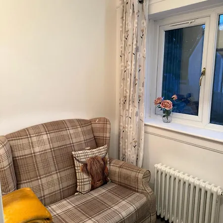 Проживание в семье Single With Beautiful Garden *