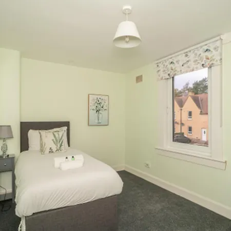 Charming Family House In Rosewell - Pass The Keys Vakantiehuis