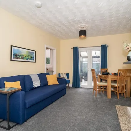 Charming Family House In Rosewell - Pass The Keys Vakantiehuis EDI