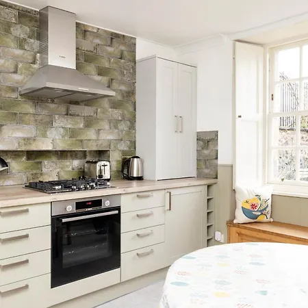 Joivy Beautiful Apartment, Private Garden, Calton Hill 아파트 *