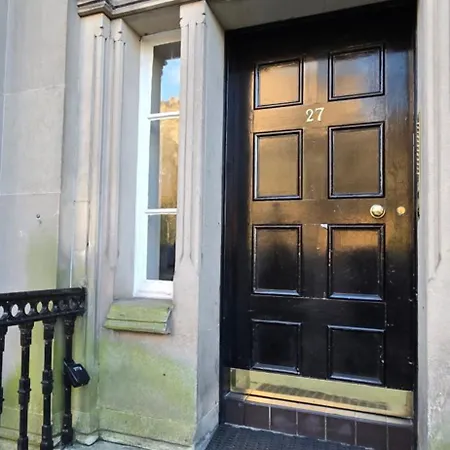 2 Bedroom Sofa Bed In Livingroom Castle View 1st Floor Sleeps 6 *