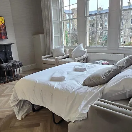 2 Bedroom Sofa Bed In Livingroom Castle View 1st Floor Sleeps 6