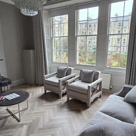 Lägenhet 2 Bedroom Sofa Bed In Livingroom Castle View 1st Floor Sleeps 6