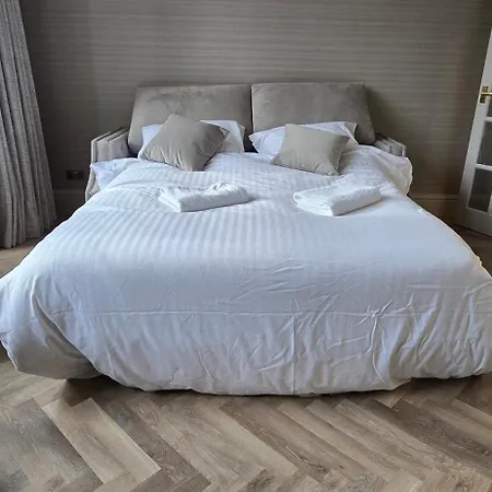 2 Bedroom Sofa Bed In Livingroom Castle View 1st Floor Sleeps 6 *