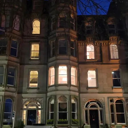 2 Bedroom Sofa Bed In Livingroom Castle View 1st Floor Sleeps 6 * Edinburg