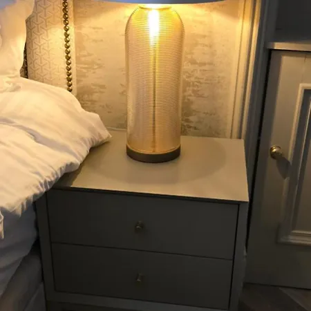 2 Bedroom Sofa Bed In Livingroom Castle View 1st Floor Sleeps 6 Appartement Édimbourg