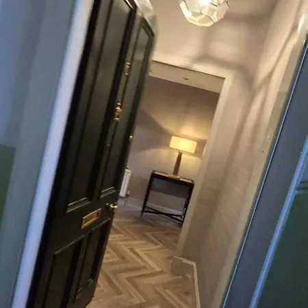 2 Bedroom Sofa Bed In Livingroom Castle View 1st Floor Sleeps 6 *