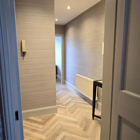 2 Bedroom Sofa Bed In Livingroom Castle View 1st Floor Sleeps 6 *