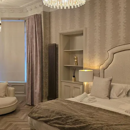 2 Bedroom Sofa Bed In Livingroom Castle View 1st Floor Sleeps 6 Lägenhet