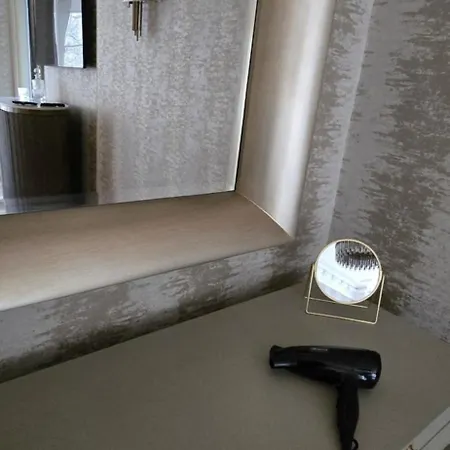 Lägenhet 2 Bedroom Sofa Bed In Livingroom Castle View 1st Floor Sleeps 6 Edinburg