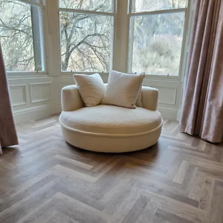 2 Bedroom Sofa Bed In Livingroom Castle View 1st Floor Sleeps 6